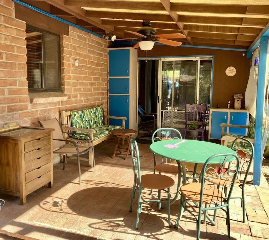 Casa Azul - Cute Centrally Located Adobe With Large Fenced Outdoor Living For Pets And Adults, Non-Smoking 투산 외부 사진
