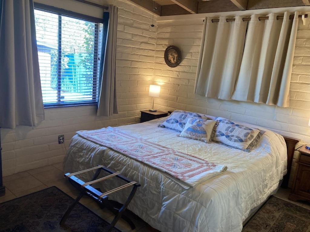 Casa Azul - Cute Centrally Located Adobe With Large Fenced Outdoor Living For Pets And Adults, Non-Smoking 투산 외부 사진