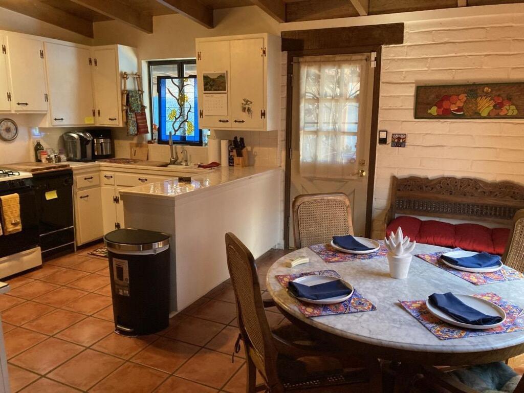 Casa Azul - Cute Centrally Located Adobe With Large Fenced Outdoor Living For Pets And Adults, Non-Smoking 투산 외부 사진